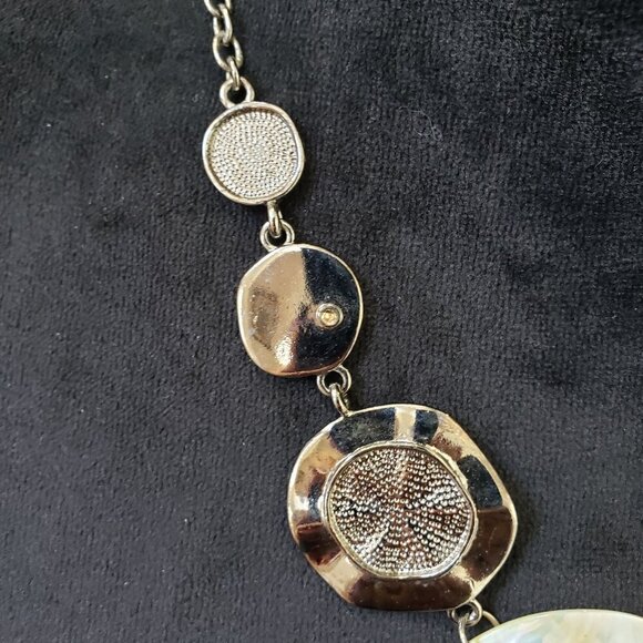 Womens Fashion Silver Tone Hammered Round Medallion Necklace with Lobster Clasp - Picture 5 of 6